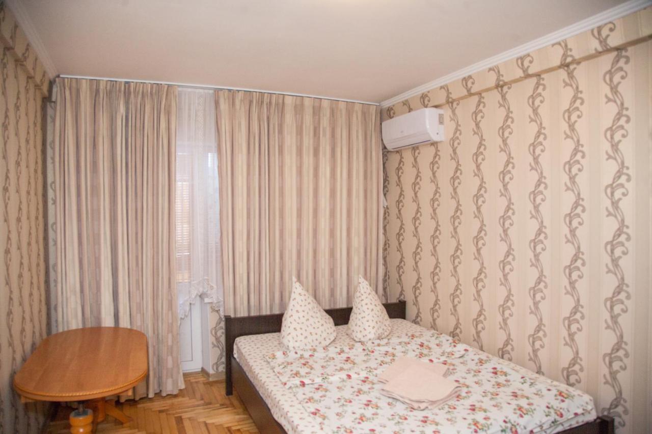 1 Room Apart On Str. Ukrainskaya 34 Zaporizhia Buitenkant foto